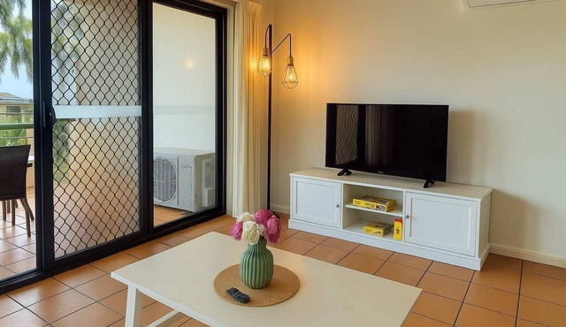 1BR Apartment on Palmer Street Townsville with Balcony & Pool