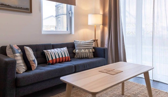 1BR Apartment w Balcony | near Ashford Town Center