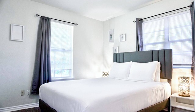 1BR Apt | 5 mins Devon Park & Science Museum | Kitchen, Wi-Fi, Free Parking #TB