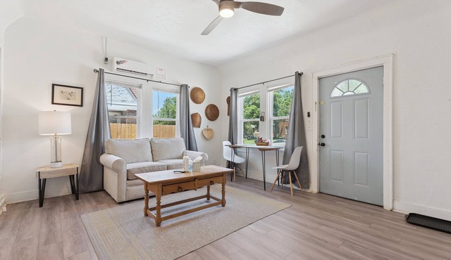 1BR Apt 8mins St. Anthony Hospital Kitchen, Wi-Fi, Free Parking #22A