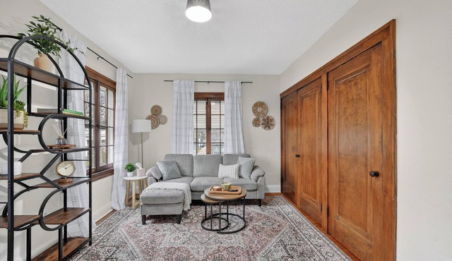 1br apt - heart of Uptown Maumee w/Fiber WiFi. #3