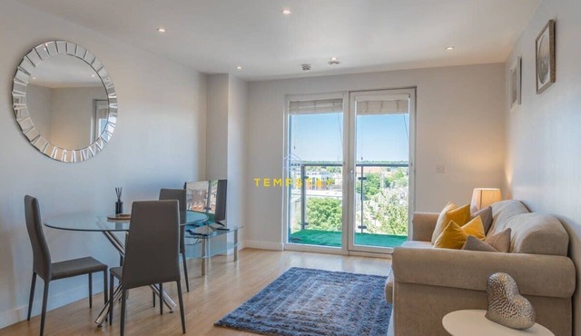 1BR Apt Near Heathrow By Tempstay