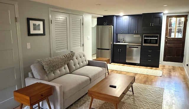 1BR Bloomingdale Retreat with Private Entry. Walkable & Quiet Neighborhood.