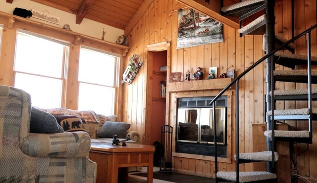 1BR cabin plus loft sleeps 6 fantastic views
