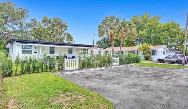 1BR Charming duplex in Hallandale Beach w Living room parking #2