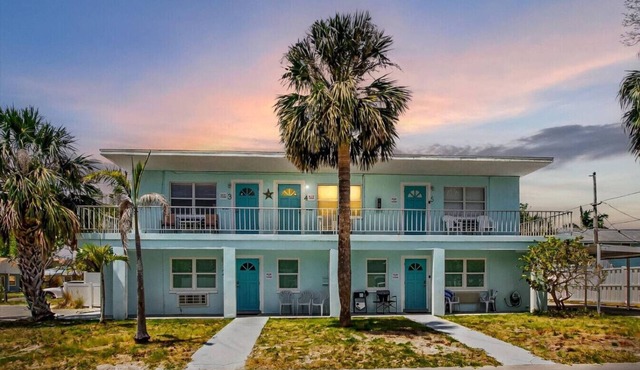 1BR Coastal Escape - 5 min Walk to Beach!