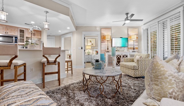 1BR Condo at Baytowne Wharf! GOLF CART to Beach, Tropical Pool, Hot Tub, Tram