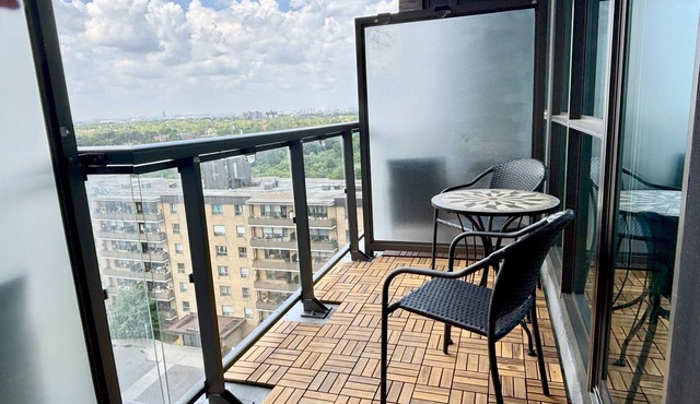 1BR+Den Near YYZ with Workspace