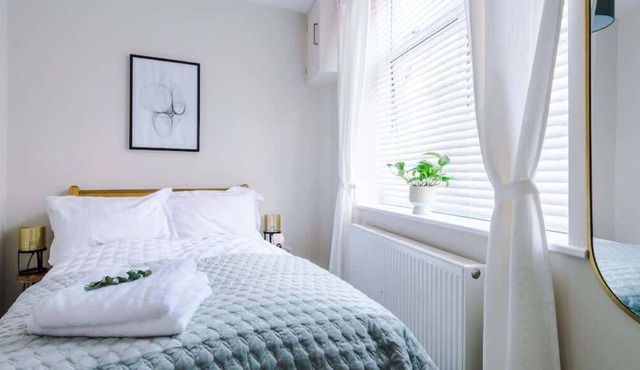 1BR Designer apartment for City Breaks in Chester.