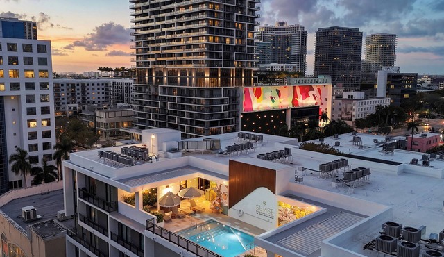 1BR Executive Suite w/Balcony | Rooftop Pool