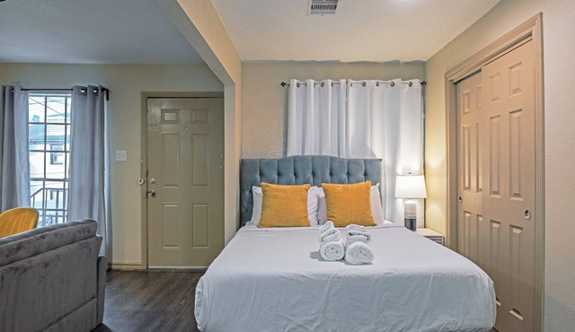 1BR Father's Montrose Estate E! Medical Center