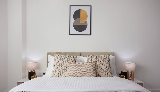 1BR Flat With a Double Bed - New Eton House Residence Slough