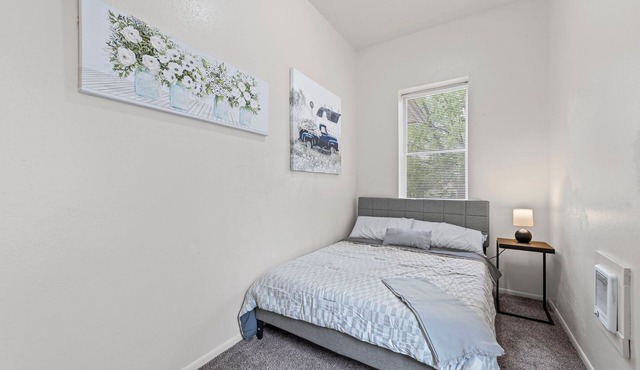 1BR Getaway – Historic Charm in Prime Location