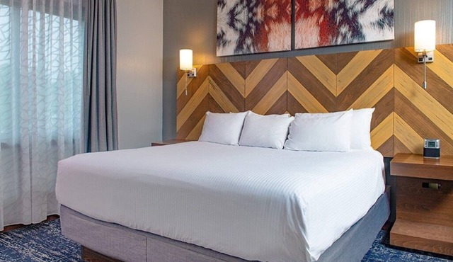 1BR Glacier Suite with Waterpark Access - Chic & Fun