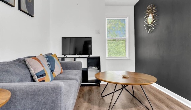 1BR Guesthouse 2 Queens Near Downtown Long Stays Welcome