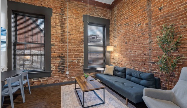 1BR Heart of D/T, near Aquarium, Whisky Distillery