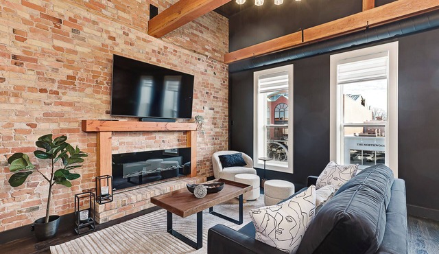 1BR King Suite Overlooking Downtown Collingwood