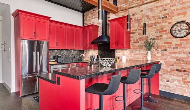 1BR King Suite Overlooking Downtown Collingwood