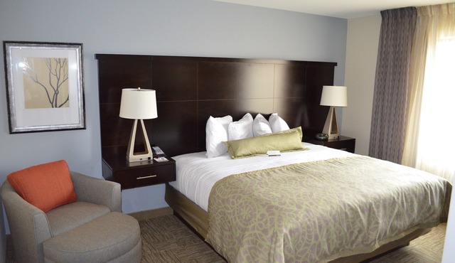 1BR King Suite w/Kitchen | Free Breakfast + Pool