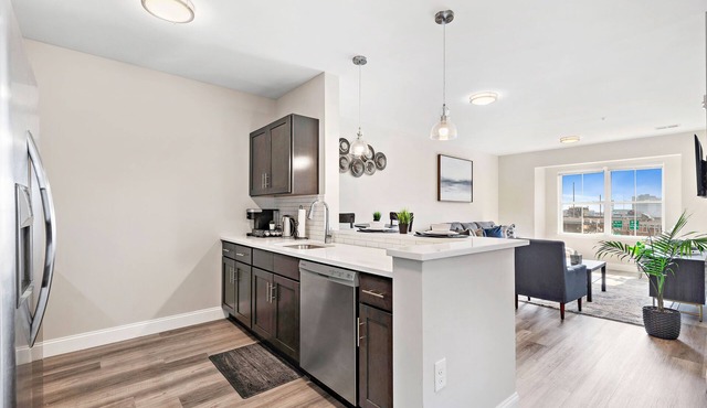 1BR King★Newark★20 min NYC*Parking Incl.