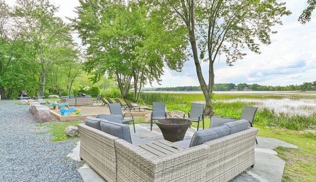 1BR Lakefront Escape w Modern Kitchen & Firepit
