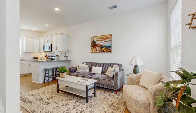 1BR loft in Pet Friendly Resort w/pool, hot tub & parks