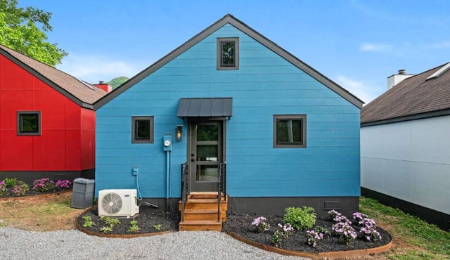 1BR + Loft Lake Chatuge Cabin w/Mountain Views! (Blue Cabin)