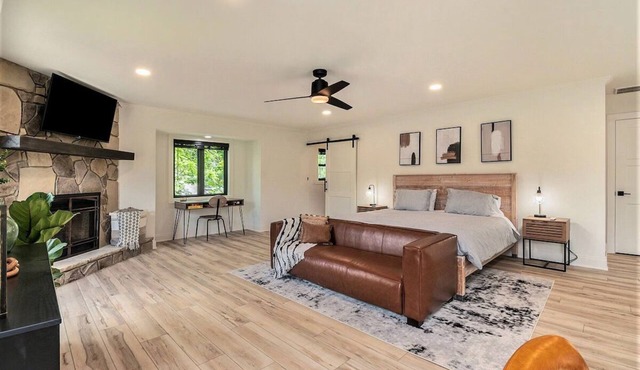 1BR Loft Lake Chatuge Loft w/Mountain Views! Full Kitchen, Washer/Dryer & Desk!