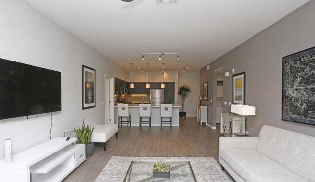 1BR Lux. Apartments Near Facebook Headquarters