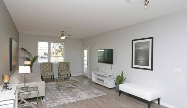 1BR Lux. Apartments Near Facebook Headquarters