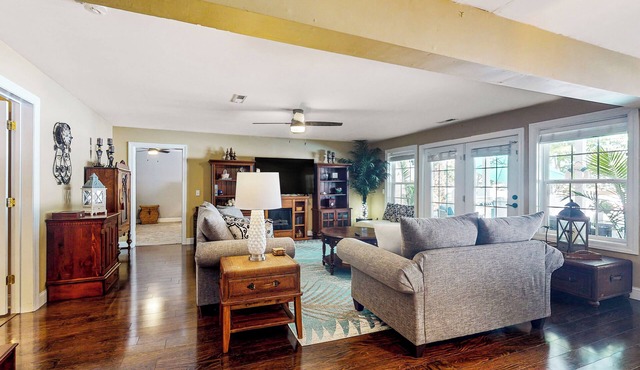 1BR luxurious single-level retreat w/Pool