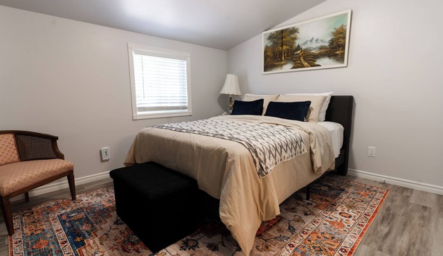 1BR Modern Loft in Windsor West by the bridge