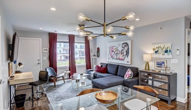 1BR Myers Park Condo: King Bed & Parking Near Bank of America Stadium & Uptown