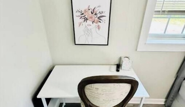 1BR Near DT and Cherrydale Shopping Plaza
