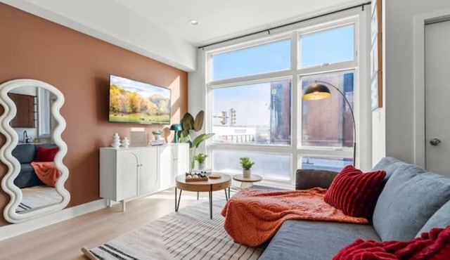 1BR Near Metro - Walk to Met & Food - Free Parking