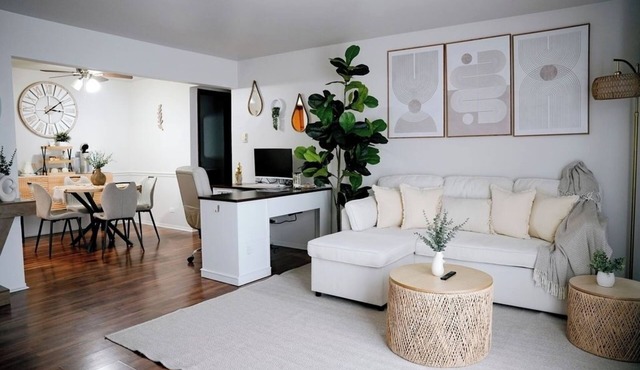 1BR Near O'Hare Balcony Workspace