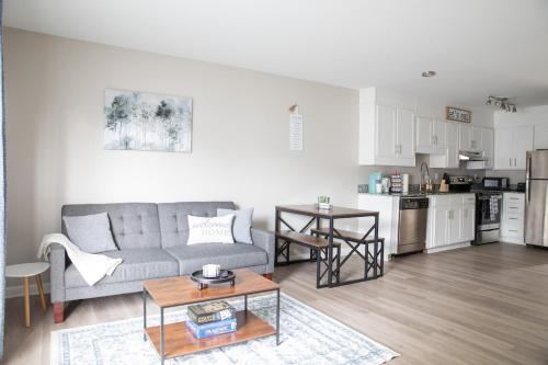 1BR Near UAB with Free Parking, Fast Wi-Fi, Workspace