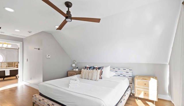 1BR, Next to Monastery Wedding Venue, w/Bathtub