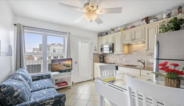 1BR Ocean Block Condo – 140’ from the Beach