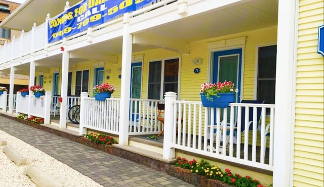 1BR Ocean Block Condo – 140’ from the Beach