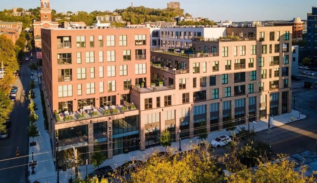 1BR OTR CBD Opulent - FreeParking/Gym/Rooftop Pool