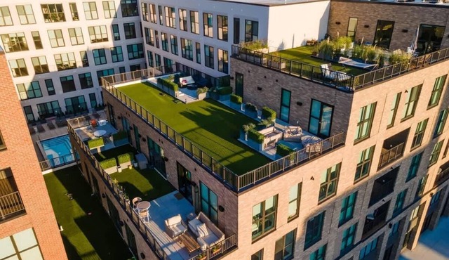 1BR OTR CBD Refuge - Free Parking/Gym/Rooftop Pool