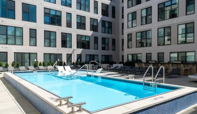 1BR OTR CBD Splurge - FreeParking/Gym/Rooftop Pool
