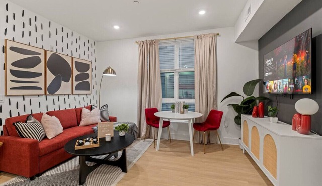 1BR+Parking Near UPenn, Art Museum, Penitentiary