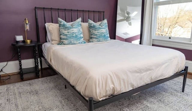 1BR Penthouse Apt |Walkable|Food|Greenway|Safe