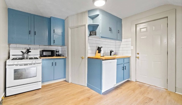 1BR Pet-Friendly Apartment | Near Downtown Fort Wayne