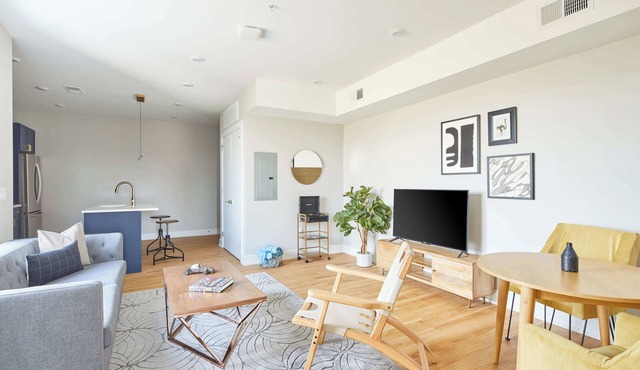 1BR Philly's Bright Cozy Retreat