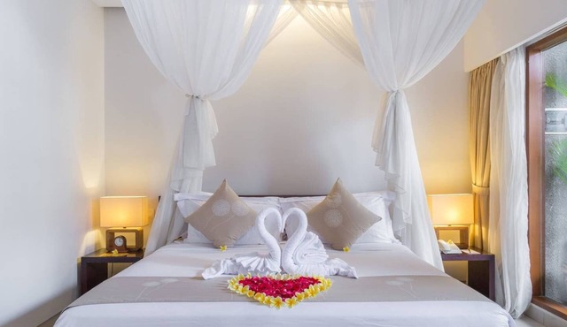 1Br Private Pool Villa in Seminyak (Free Floating Breakfast)