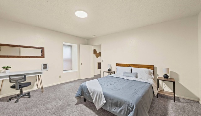 1BR Queen Retreat First Floor Ease & Comfort Wi-Fi