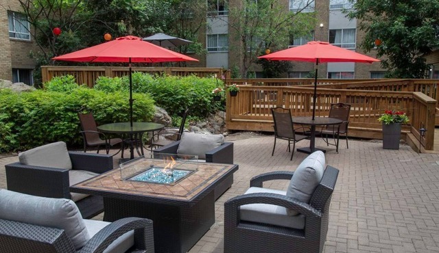 1BR Queen Suite w/Sofa Bed + Full Kitchen